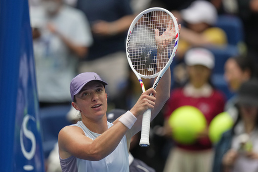 La favorita Iga Swiatek avanza a la tercera ronda del Abierto de China