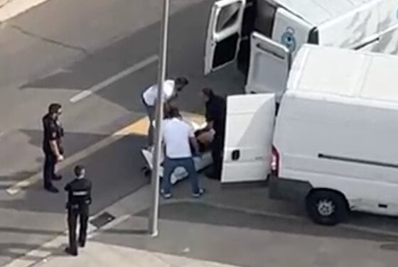 Encuentran sin vida a un hombre dentro de una furgoneta en un descampado de Zaragoza