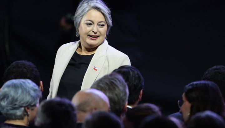 Encuesta Criteria: Jara en primer puesto, Kast baja y Matthei sigue tercera pero acortando distancia