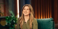 Kelly Clarkson Returns to Filming This Week