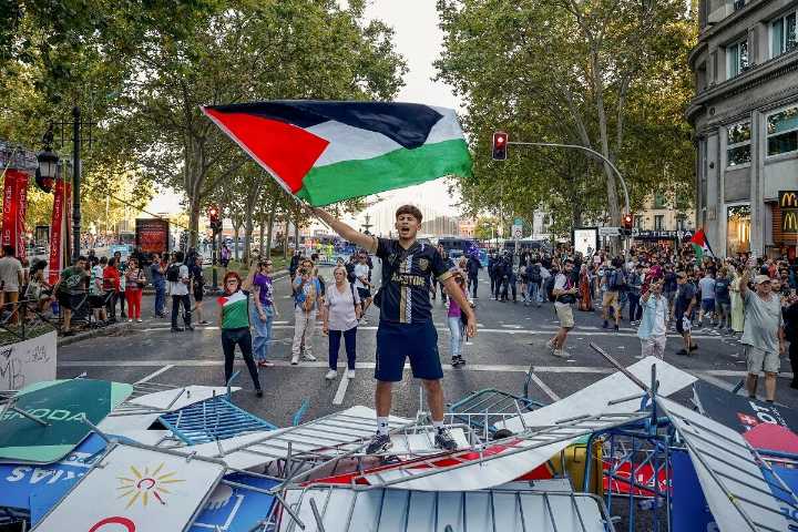Israel y la oposición española acusan a Pedro Sánchez por suspensión de la Vuelta Ciclista