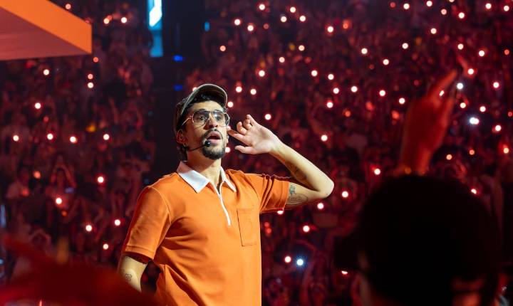 Bad Bunny se despide del Choliseo cantando “Preciosa” con Marc Anthony