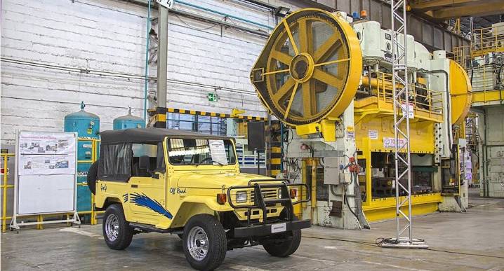 ¿Qué tiene de especial esta enorme prensa de casi 100 años para que Toyota la quiera llevar a Japón?