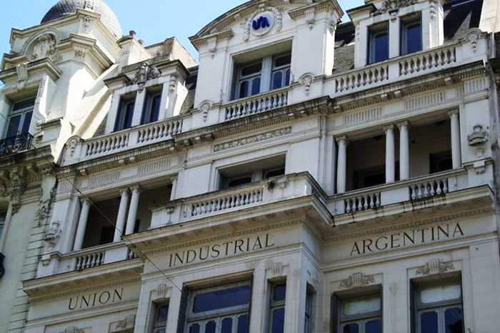 La UIA, lejos de Trump y más cerca de la crisis: en 2025 la producción ya está 10 puntos abajo del 2022 y 2023