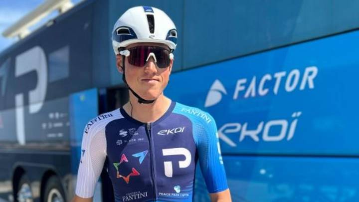 El Israel Premier Tech borra el nombre del país del maillot de sus ciclistas: "En vista de la naturaleza peligrosa..."