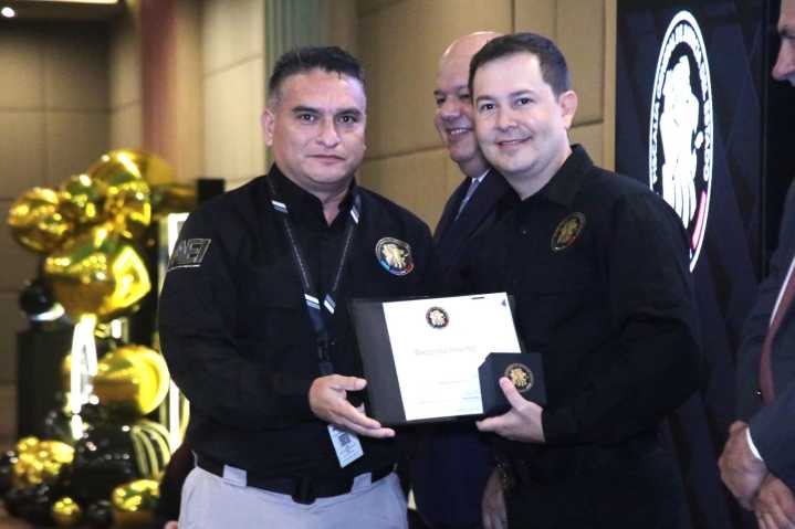Reconocen a 20 Agentes Investigadores por su entrega y vocación de servicio en Nuevo León