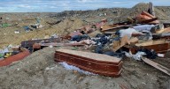 El vaciadero de Grasso: basura, abandono y ataúdes entre los residuos