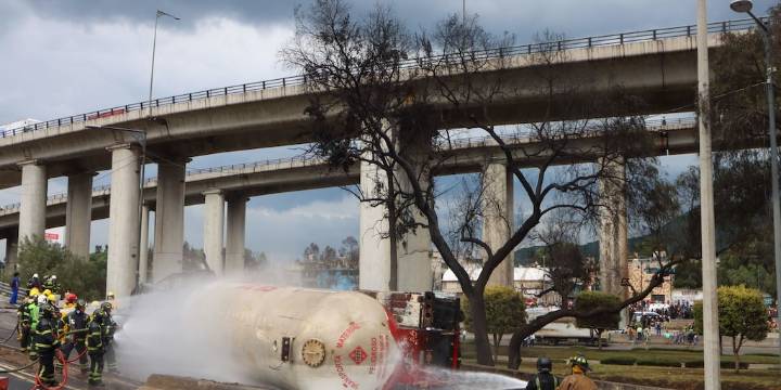 Identifican a dos personas que murieron durante la explosión de pipa en el Puente de la Concordia, Iztapalapa