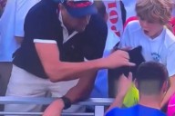 Hombre se disculpa por arrebatarle a un niño la gorra de tenista en el US Open