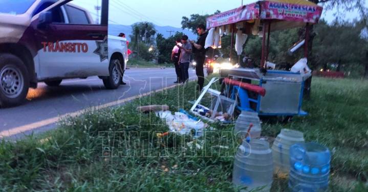 Se lesiona vendedor de aguas frescas tras volcar su mototriciclo en Ciudad Victoria