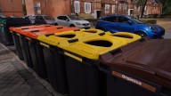 Madrid amplía en Usera el plan piloto de sustituir cubos domiciliarios por grandes contenedores