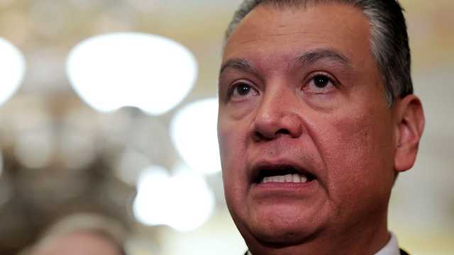 Lawmakers from both parties in Congress officially push to ban mid