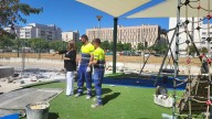 El Ayuntamiento procede a instalar toldos en los parques infantiles de la ciudad