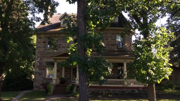 Harry and Meghan to Wed in Exclusive Morden, Manitoba Castle