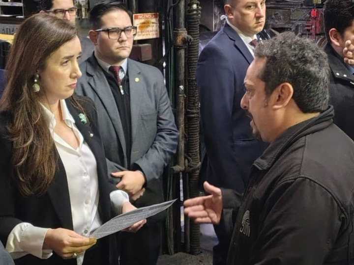 Victoria Villarruel visitó una fábrica y tuvo un tenso encuentro con un sindicalista