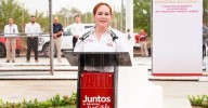 Entrega Carmen Lilia más de 9 mil uniformes a estudiantes y docentes de prepas municipales