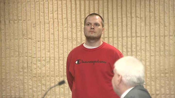 Acusan a un hombre de matar a su hermana en un apartamento de Lynn, MA