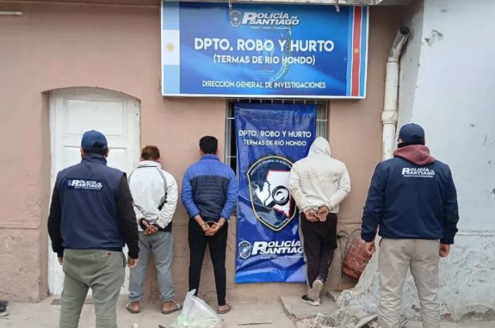 Allanamiento en el interior de Santiago: tres detenidos y secuestro de armas por abigeato