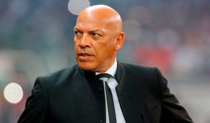 Roberto Mosquera lanzó fuerte crítica a sus dirigidos tras caer goleados: "Que se dediquen al ajedrez"