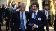 Caputo ya tiene dólares para recuperar reservas y el mercado pide señales de estabilidad
