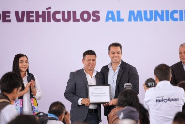 Refuerza Felifer seguridad metropolitana con la donación de vehículos a Huimilpan