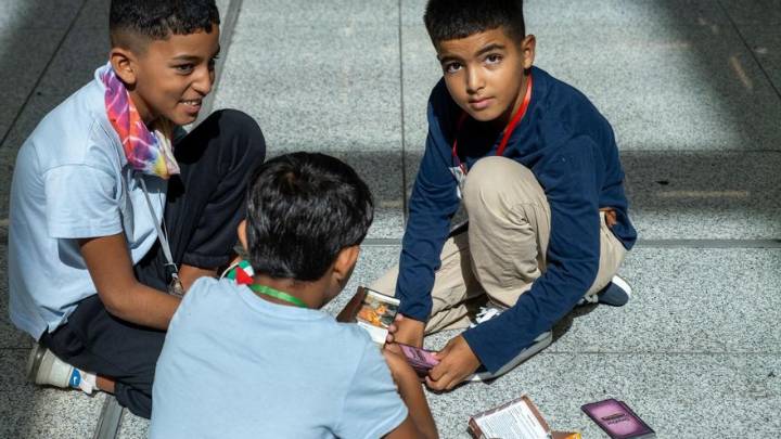 Los niños saharauis del programa 'Vacaciones en Paz' regresan a los campamentos de refugiados en Argelia