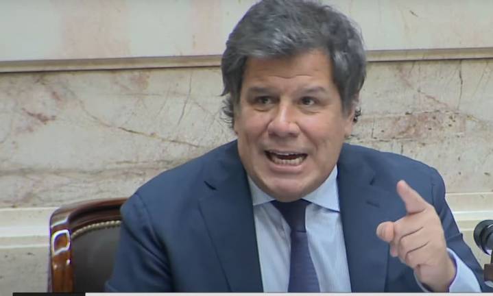 Facundo Manes: «El Gobierno rechaza la salud y educación pública»