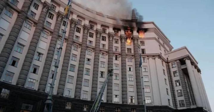 Rusia desata su mayor ataque aéreo contra Ucrania e incendia sede del Gobierno en Kyiv