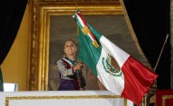 Sheinbaum da histórico primer Grito de Independencia con un Zócalo colmado de asistentes