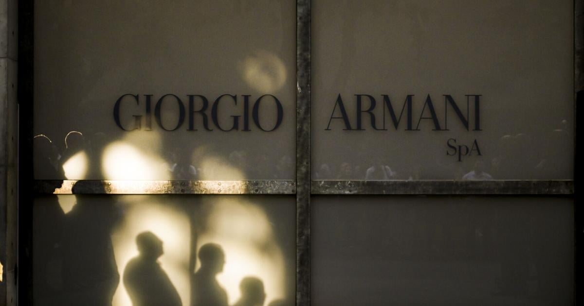 Entre figuras de la moda, política y el deporte: Despiden al diseñador italiano a Giorgio Armani