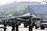 China saca músculo en un desfile militar en el que advierte de su "imparable" avance (Fotos y Videos)