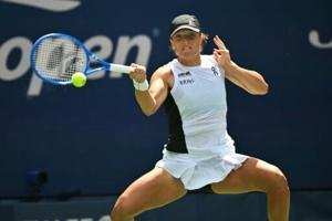 Swiatek sinks Alexandrova to book US Open quarter