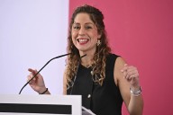 Sumar exige al PSOE regularizar en un mes a medio millón de migrantes por la 'vía Zapatero' y replicar al "racismo" del PP