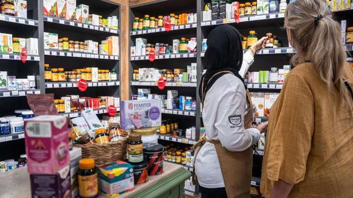 Las mujeres de 40 a 60 años a la búsqueda de suplementos vitamínicos disparan el negocio de los herbolarios