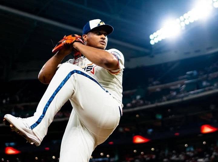 ¡Luis García ponchó a seis en su regreso! José Altuve lo respaldó con doble y jonrón