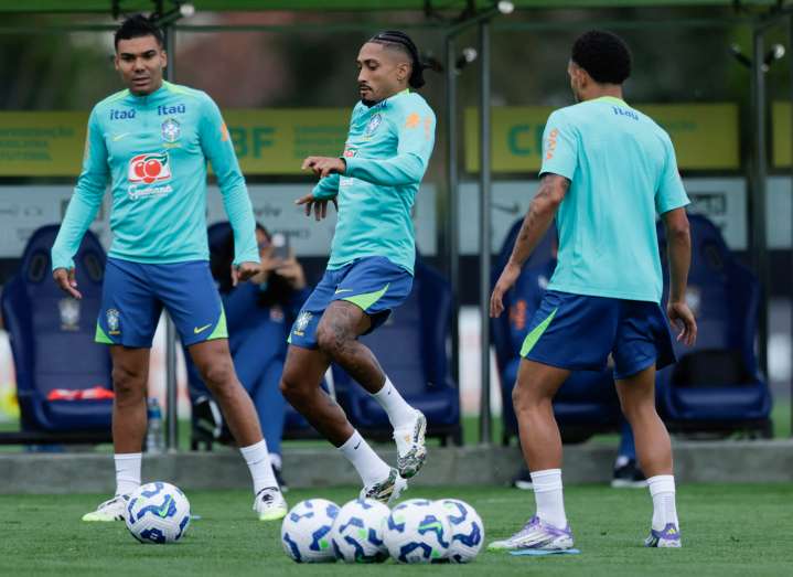 Ancelotti usa cuatro delanteros en el primer entrenamiento de Brasil con el grupo completo