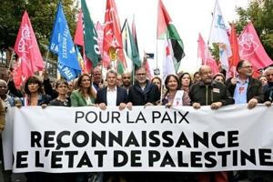 French politicians bicker over Palestinian flags outside town halls