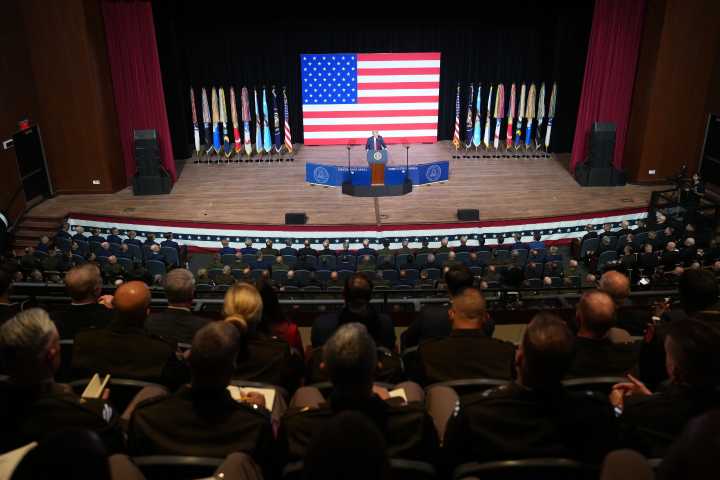 Trump dice que las ciudades estadounidenses deben ser ‘campos de entrenamiento’ para los militares