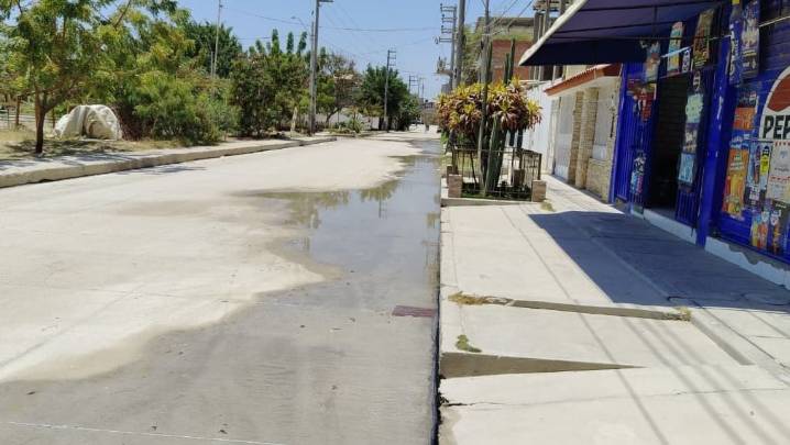 Sullana: vecinos de manzana K de Urb. Enrique López Albújar molestos por negligencia de EPS Grau
