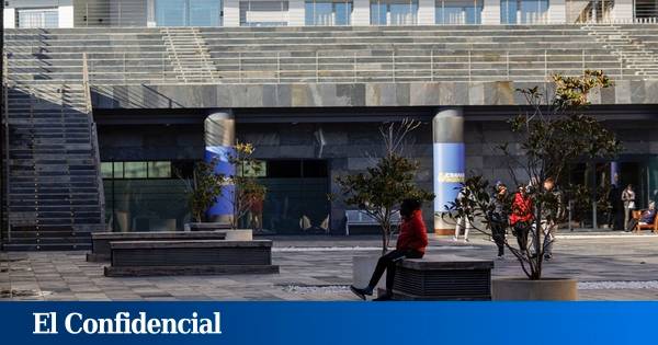 Pozuelo declara el cese definitivo del centro de refugiados y da cuatro meses al Gobierno para realojar a los inmigrantes