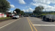 Bloquean carretera de Tocumbo - Los Reyes por desaparición de jóvenes