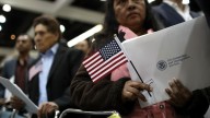 Así cambian los pagos de trámites migratorios en EE.UU.: USCIS elimina cheques y giros