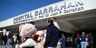El Gobierno anunció un bono para el personal del Hospital Garrahan en medio de la tensión por los reclamos salariales