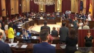 Vox boicotea con golpes en la mesa el minuto de silencio por el genocidio en Gaza