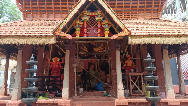The Artistic Rivalry Of Tridhara And 66 Palli Durga Pujas: Ancient Art Meets Kerala Rituals