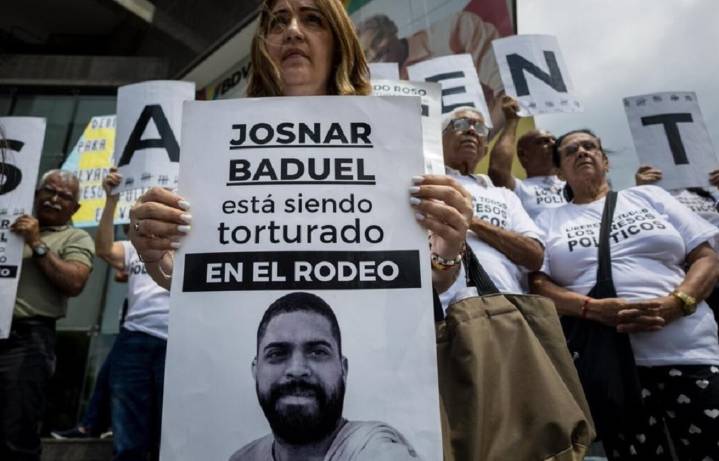 Josnars Baduel cumple un mes en aislamiento en El Rodeo I: «Su salud se deteriora y el Estado lo sabe»