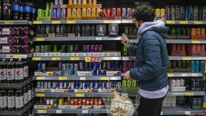 Baleares extenderá la prohibición de bebidas energéticas y ultraprocesados a salidas escolares y viajes de estudios