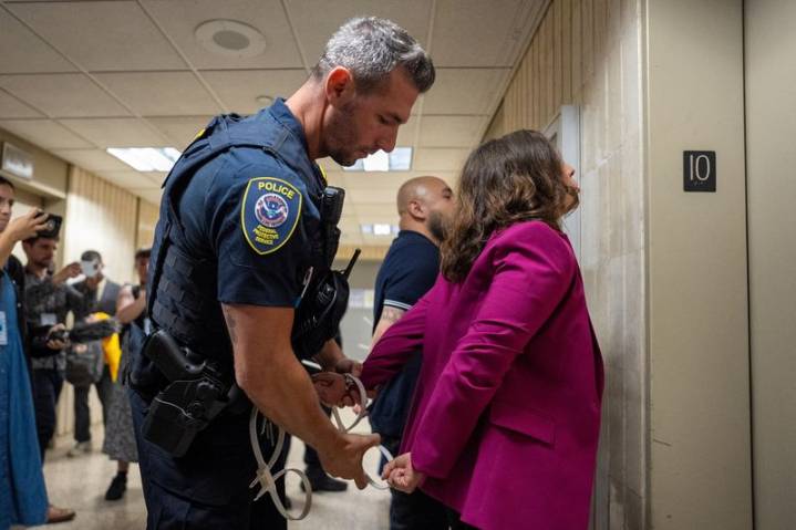 New York Democratic politicians arrested at ICE jail in Manhattan