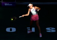 Tennis-Swiatek battles back to win Korea Open title