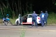 Rescataron a un joven taxista atrincherado en su auto que se autoinfringió heridas